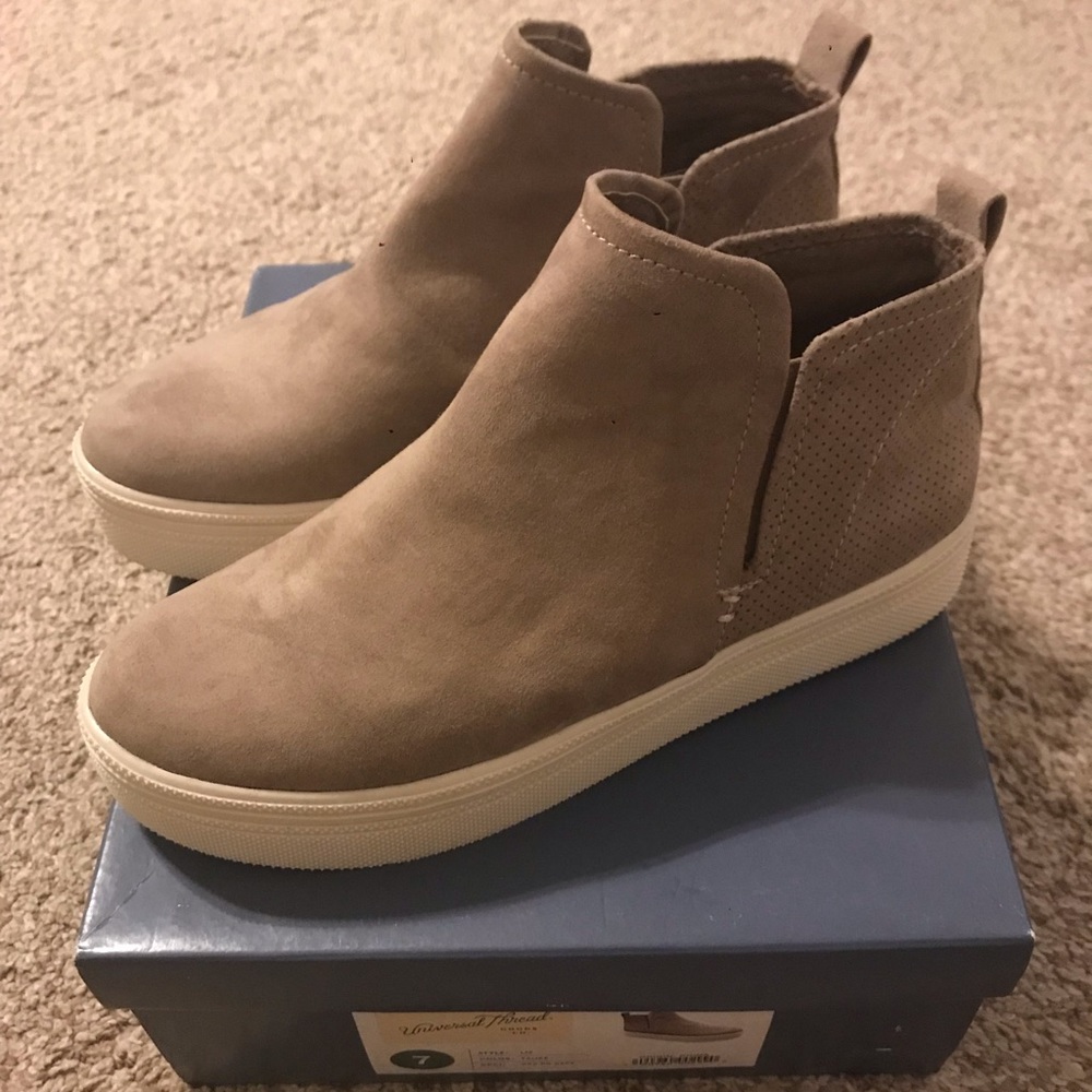 Size 7 Universal Thread Taupe Slip on Sneakers
